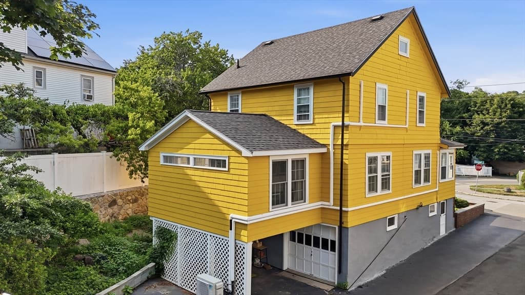 112 Sherwood Rd, Medford MA 02155 photo 3