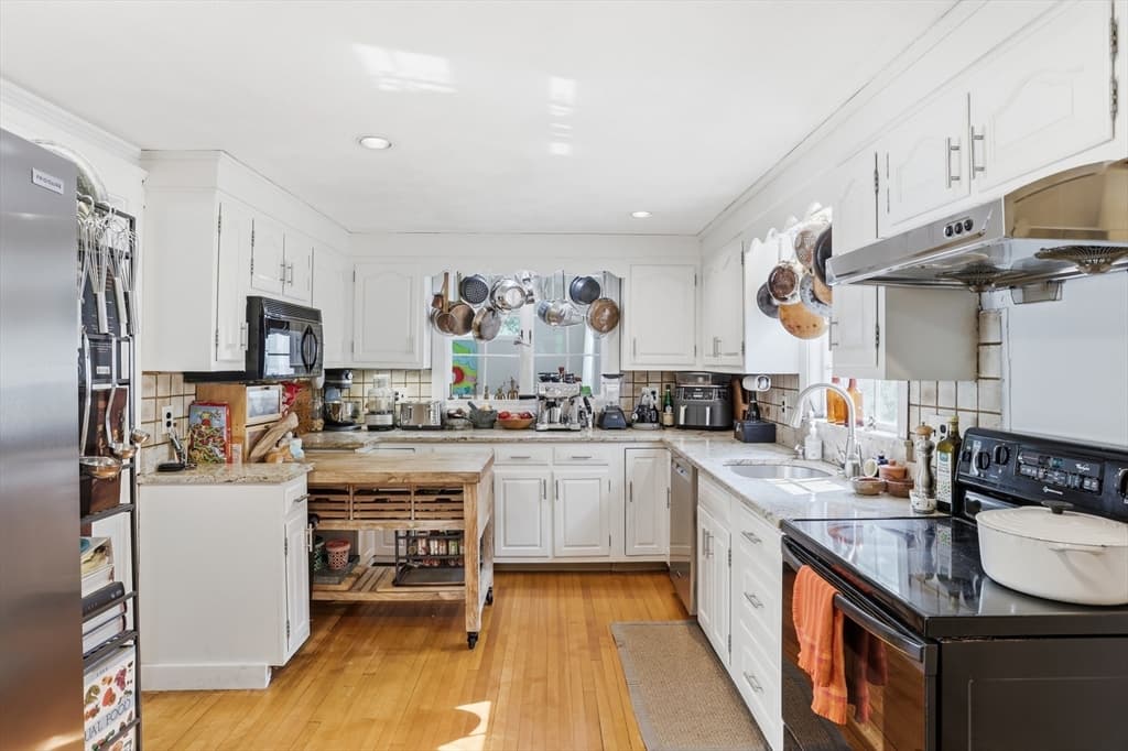 112 Sherwood Rd, Medford MA 02155