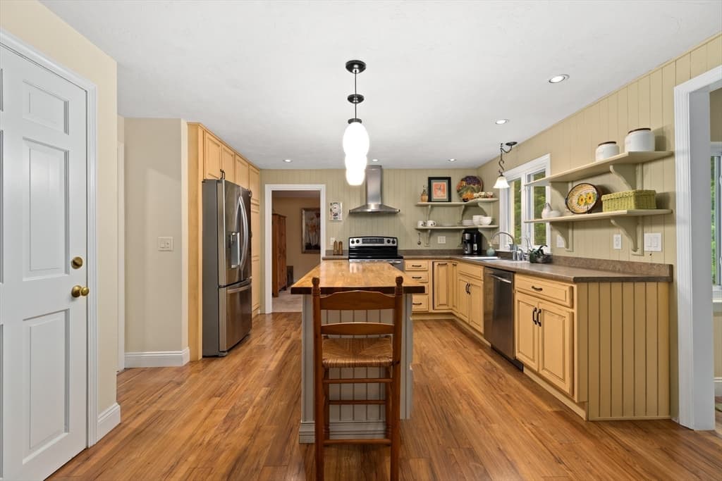 82 Norton Rd, North Attleboro MA 02760 photo 2