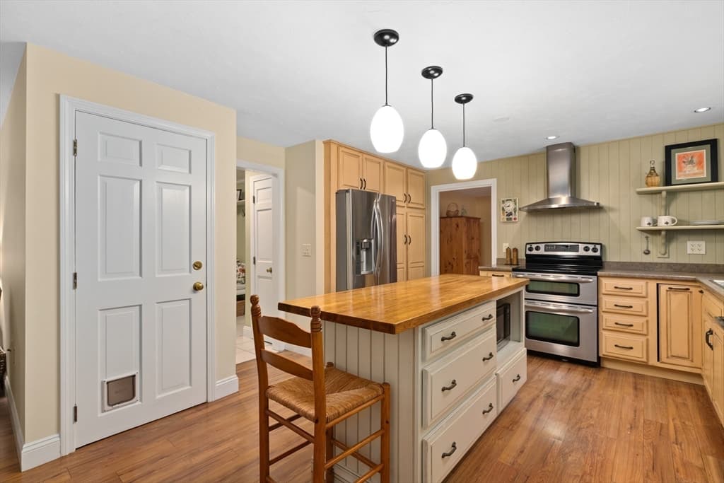 82 Norton Rd, North Attleboro MA 02760 photo 5