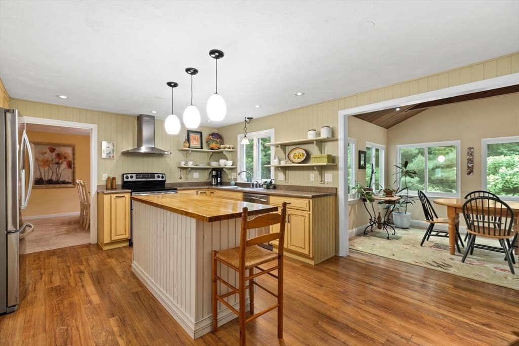 82 Norton Rd, North Attleboro MA 02760 photo 4