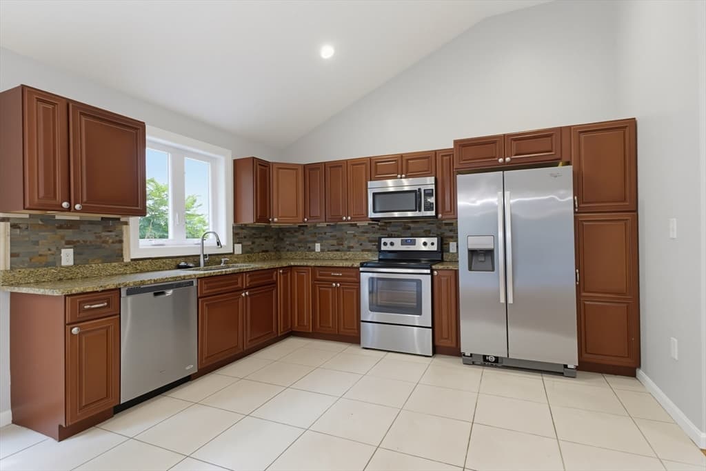 70 Swan Ave, Worcester MA 01602 photo 6