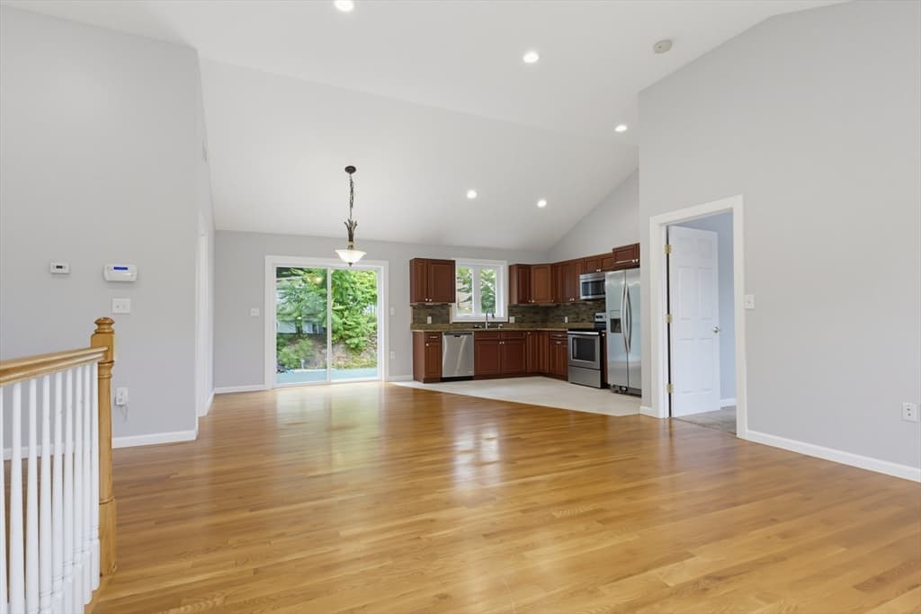 70 Swan Ave, Worcester MA 01602 photo 5