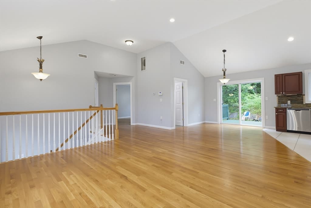 70 Swan Ave, Worcester MA 01602 photo 10