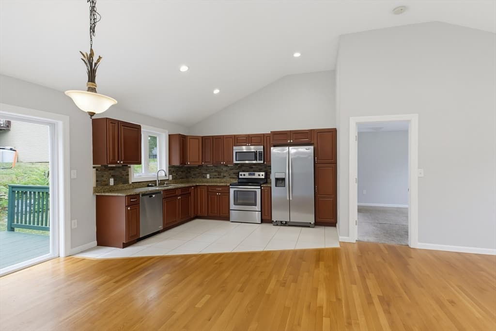 70 Swan Ave, Worcester MA 01602 photo 8