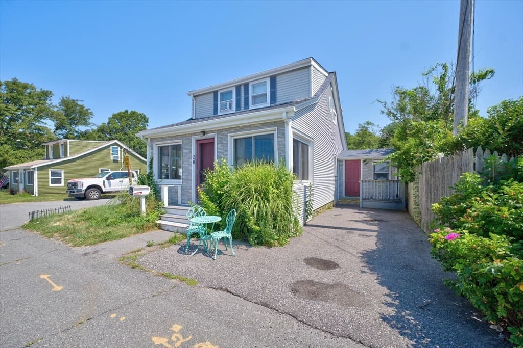 24 Ripley St, Somerset MA 02725 photo 2