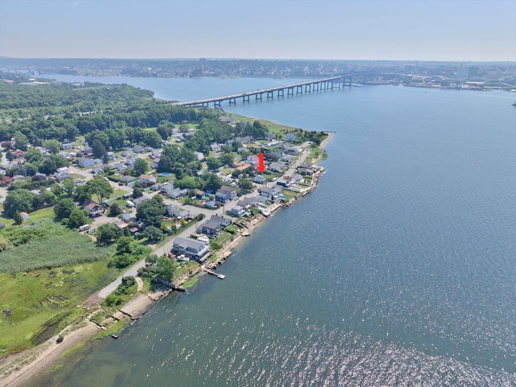 24 Ripley St, Somerset MA 02725
