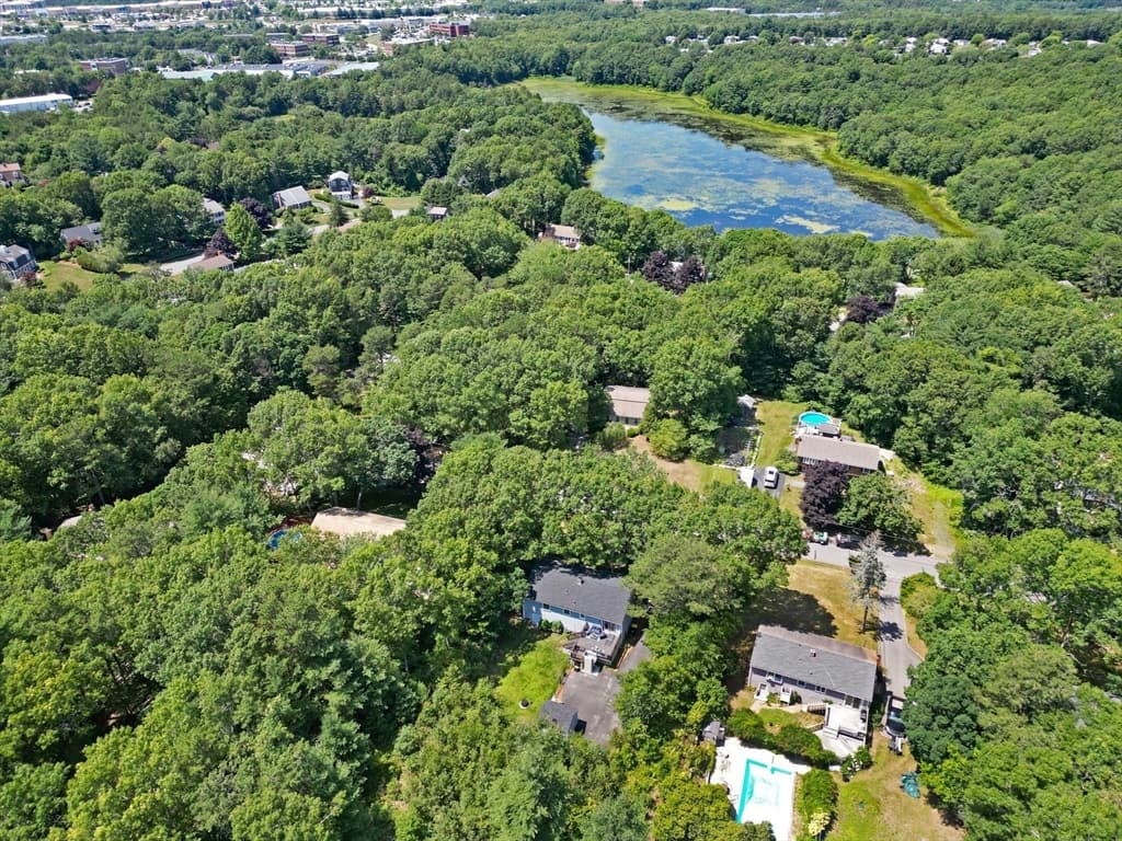 16 Pequot Ter, Plymouth MA 02360 photo 3