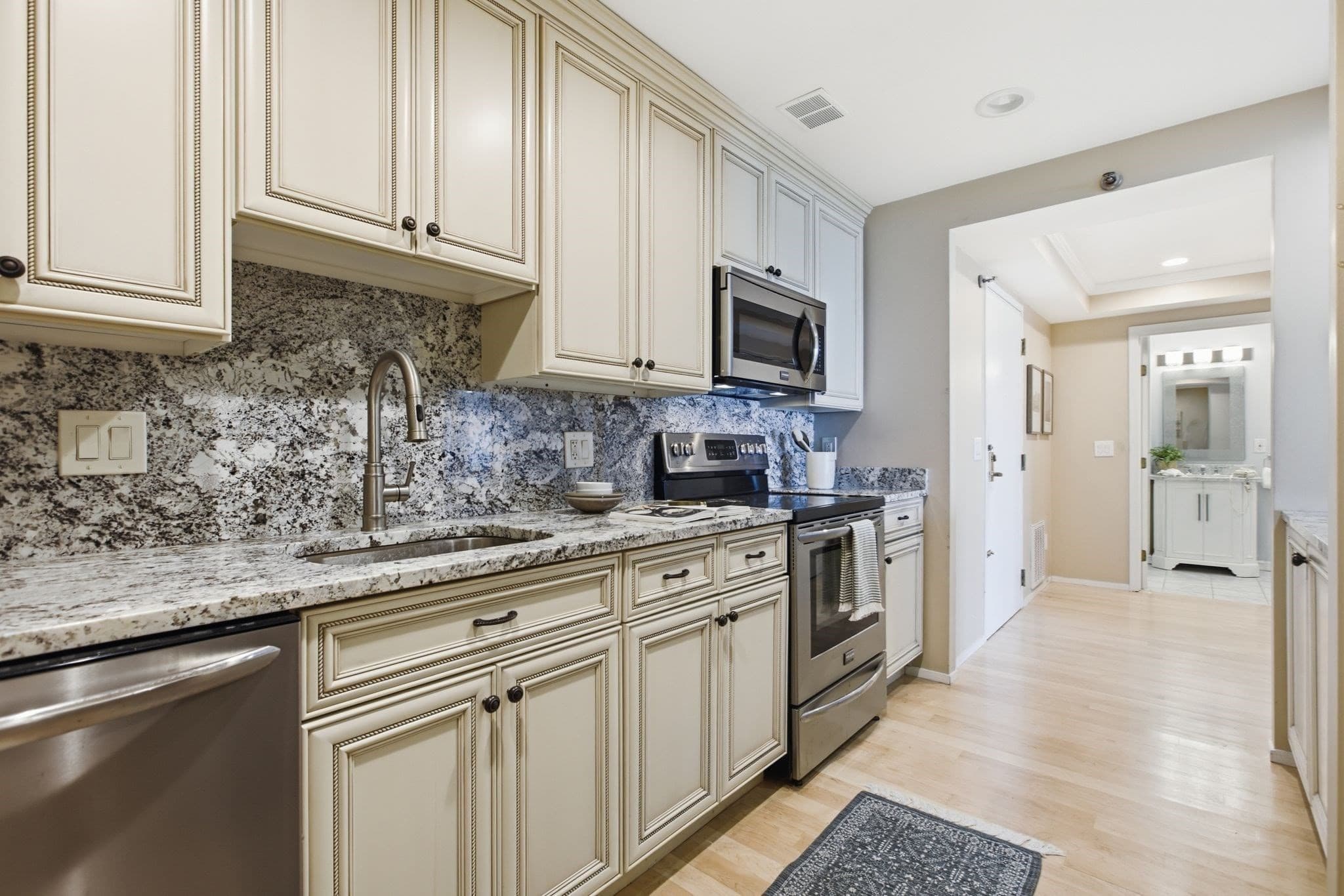 Condominium at 1 Seal Harbor # 210, Winthrop MA 02152, Winthrop, photo 11 of 39