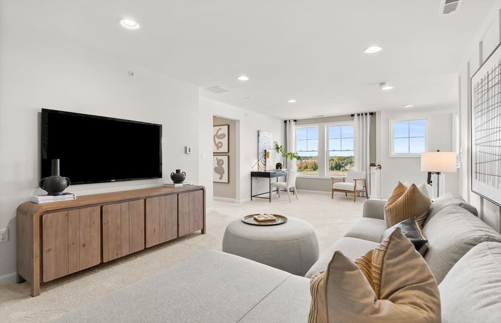 Condominium at 66 East Point Drive # 19, East Providence RI 02916, East Providence, photo 24 of 40