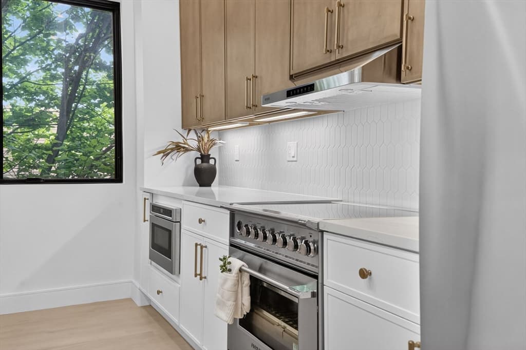 15 Clyde St # D, Somerville MA 02145 photo 3
