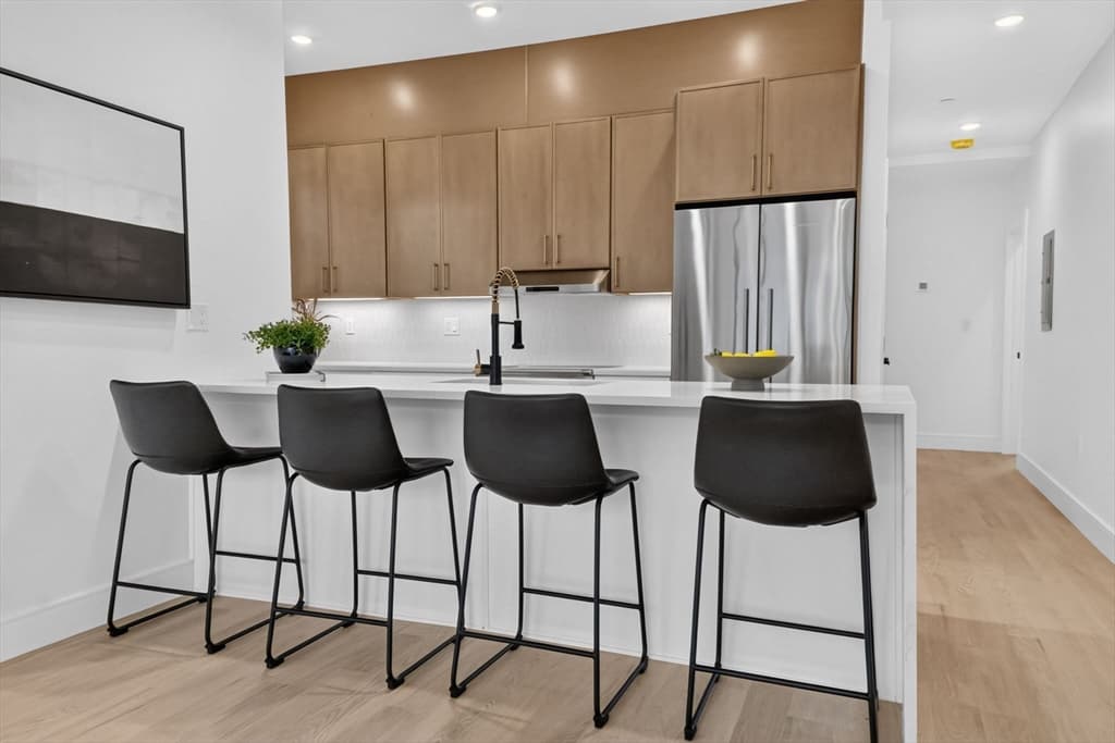 15 Clyde St # D, Somerville MA 02145