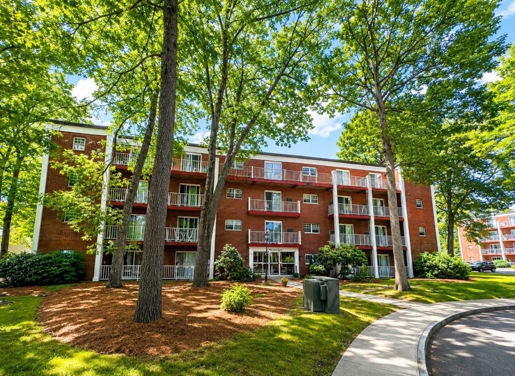 55 Greentree Ln # 25, Weymouth MA 02190