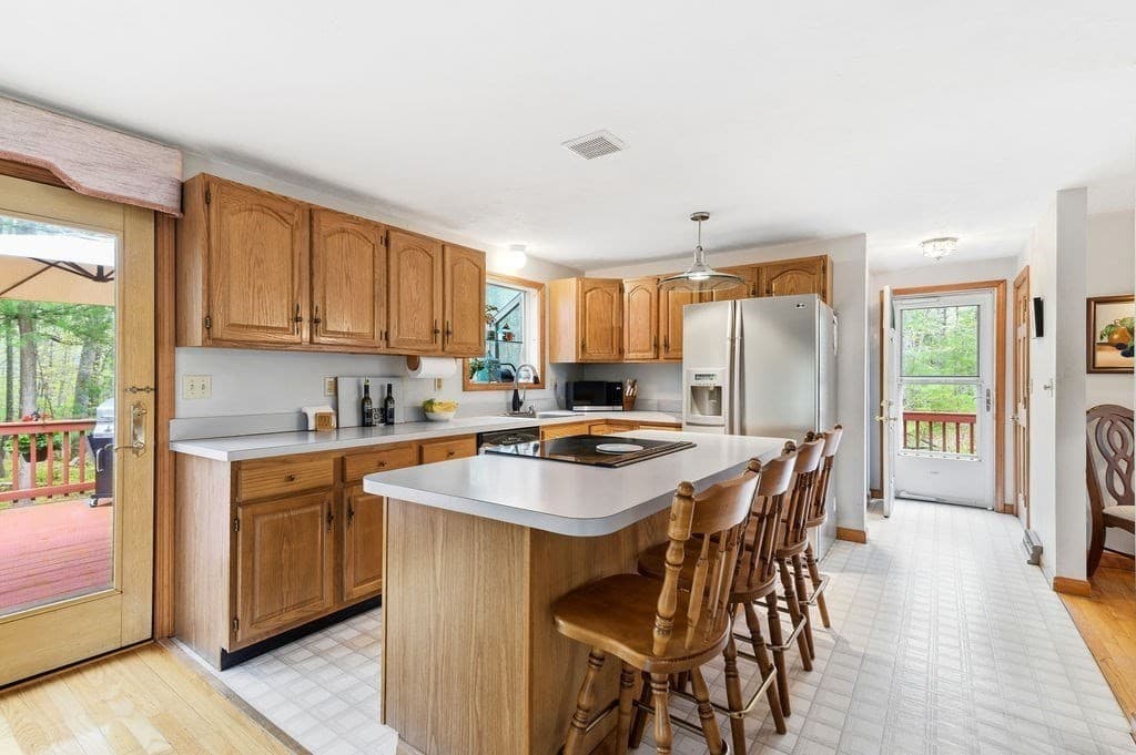 71 Harvey St, Taunton MA 02780 photo 4