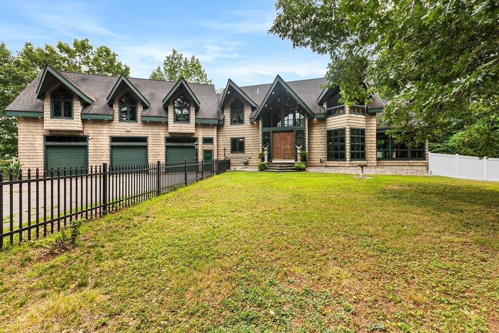 48 Sherburne Ave, Tyngsborough MA 01879
