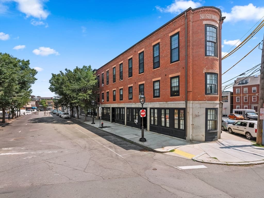 157-165 Winnisimmet St # 3C, Chelsea MA 02150
