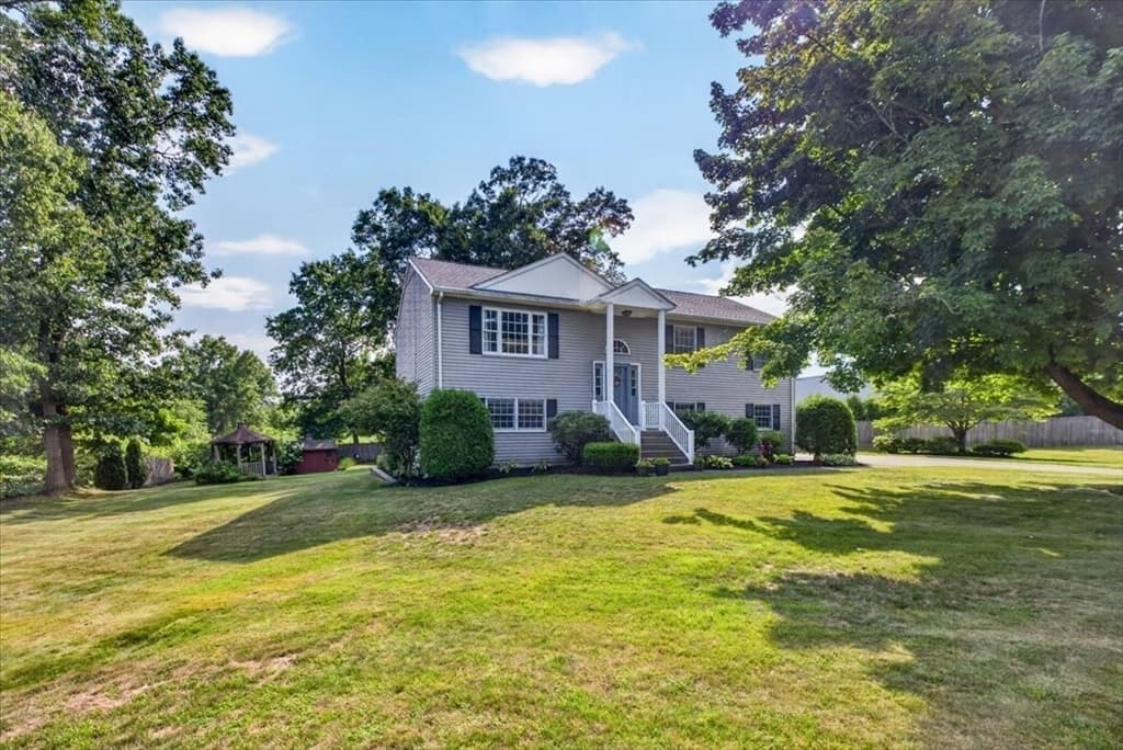 43 Zachary Ln, Agawam MA 01001 photo 2