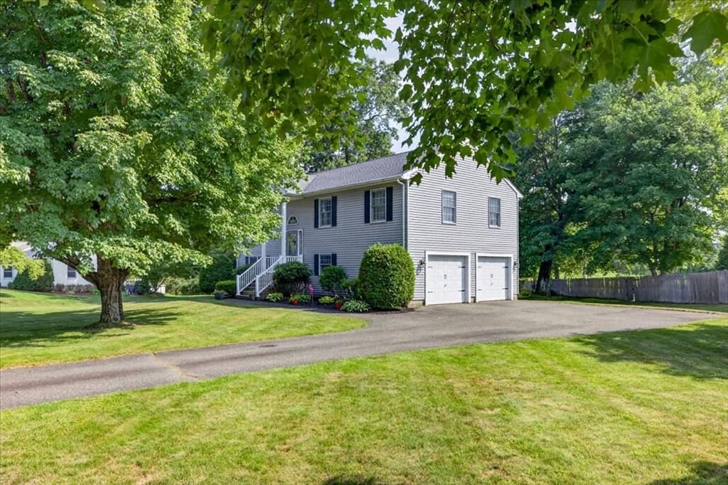 43 Zachary Ln, Agawam MA 01001 photo 3