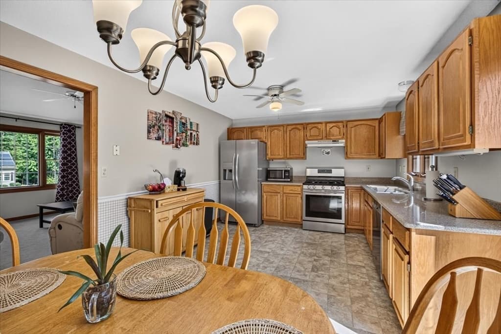 43 Zachary Ln, Agawam MA 01001 photo 9