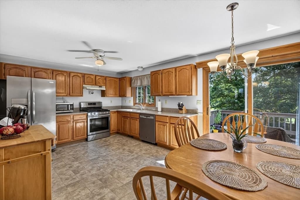 43 Zachary Ln, Agawam MA 01001 photo 8