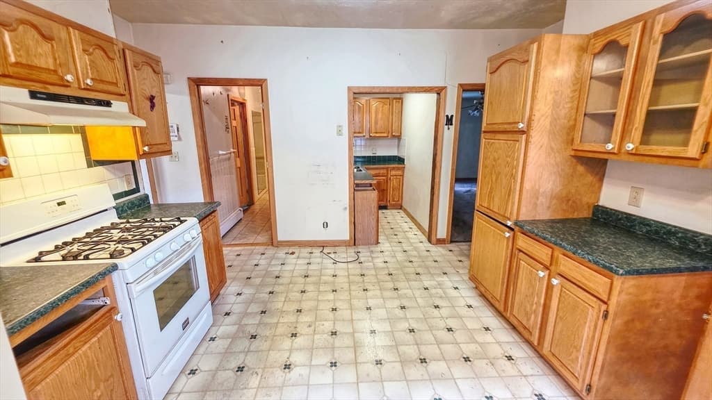 7 Preston St, Worcester MA 01610 photo 5