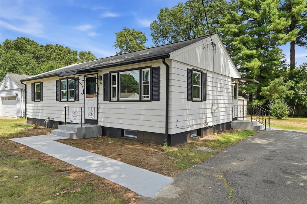 Single Family Residence at 169 Slater Ave, Springfield MA 01119, Springfield, photo 2 of 25