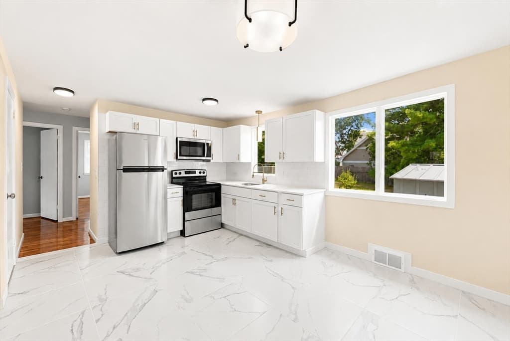 Single Family Residence at 169 Slater Ave, Springfield MA 01119, Springfield, photo 6 of 25