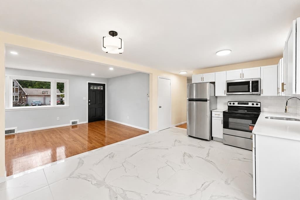 Single Family Residence at 169 Slater Ave, Springfield MA 01119, Springfield, photo 5 of 25