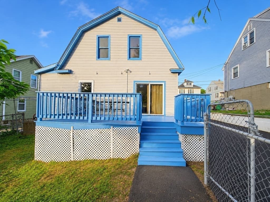 89 Sayles St, Lowell MA 01851 photo 23