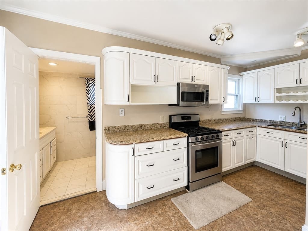 89 Sayles St, Lowell MA 01851 photo 7