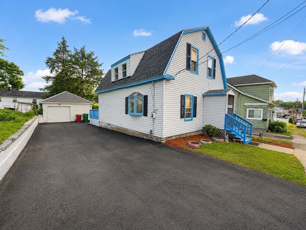 89 Sayles St, Lowell MA 01851 photo 3