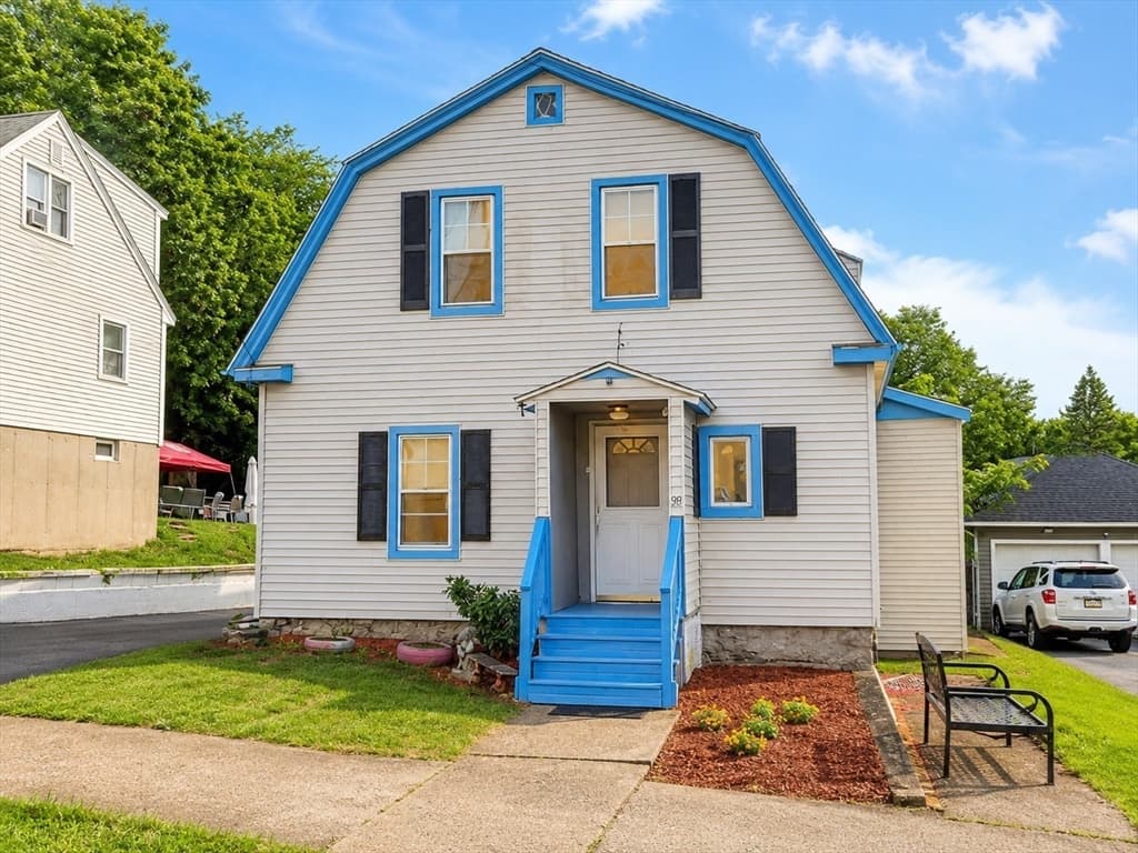 89 Sayles St, Lowell MA 01851