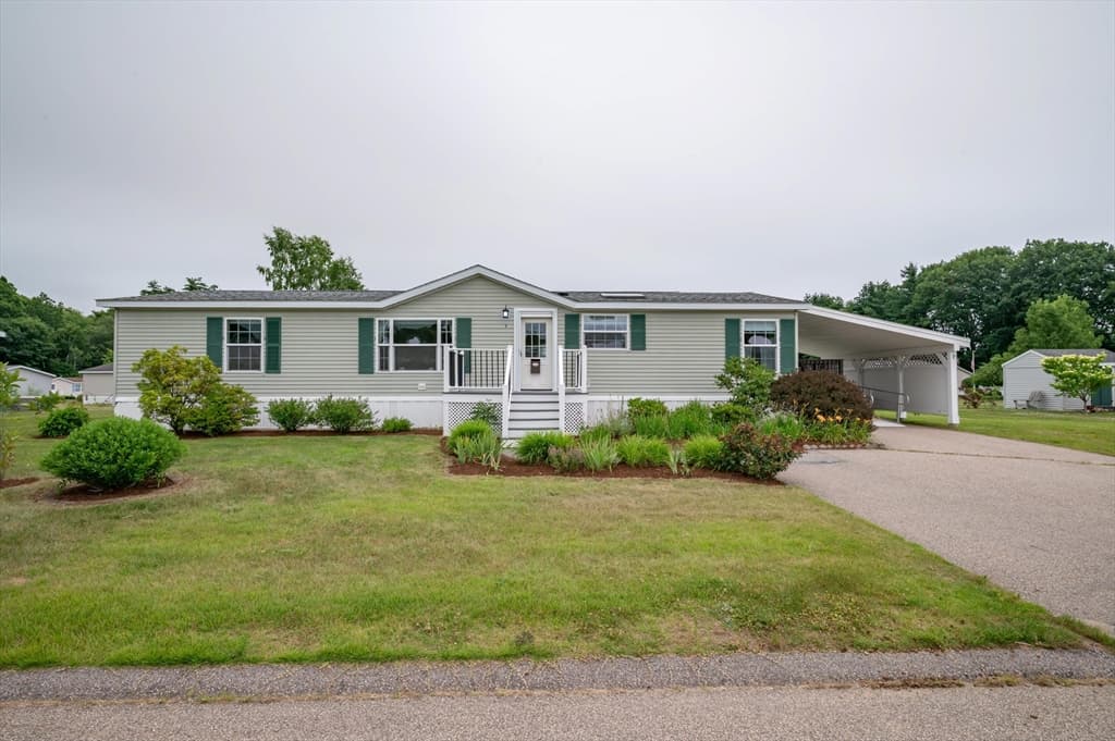 3 Revolution Dr, Dover NH 03820