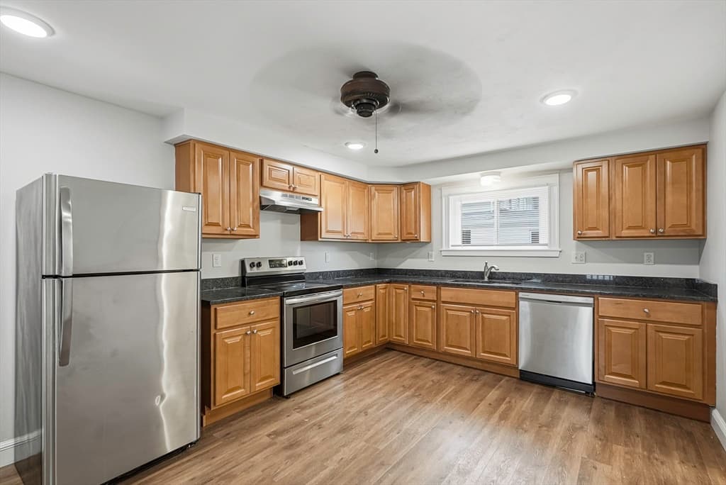 86 Brimsmead St, Marlborough MA 01752 photo 3