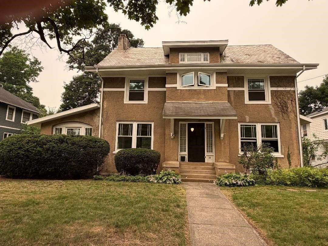 19 Wellesley Rd, Holyoke MA 01040