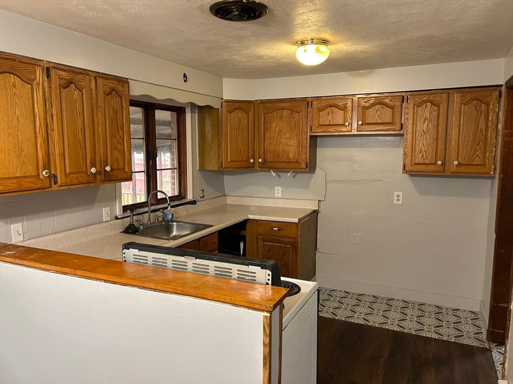 282 Island Pond Road, Springfield MA 01118 photo 2