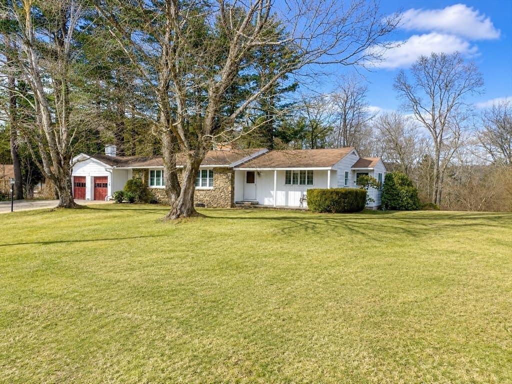 Single Family Residence at 212 Charlton Road, Sturbridge MA 01566, Sturbridge, photo 2 of 21