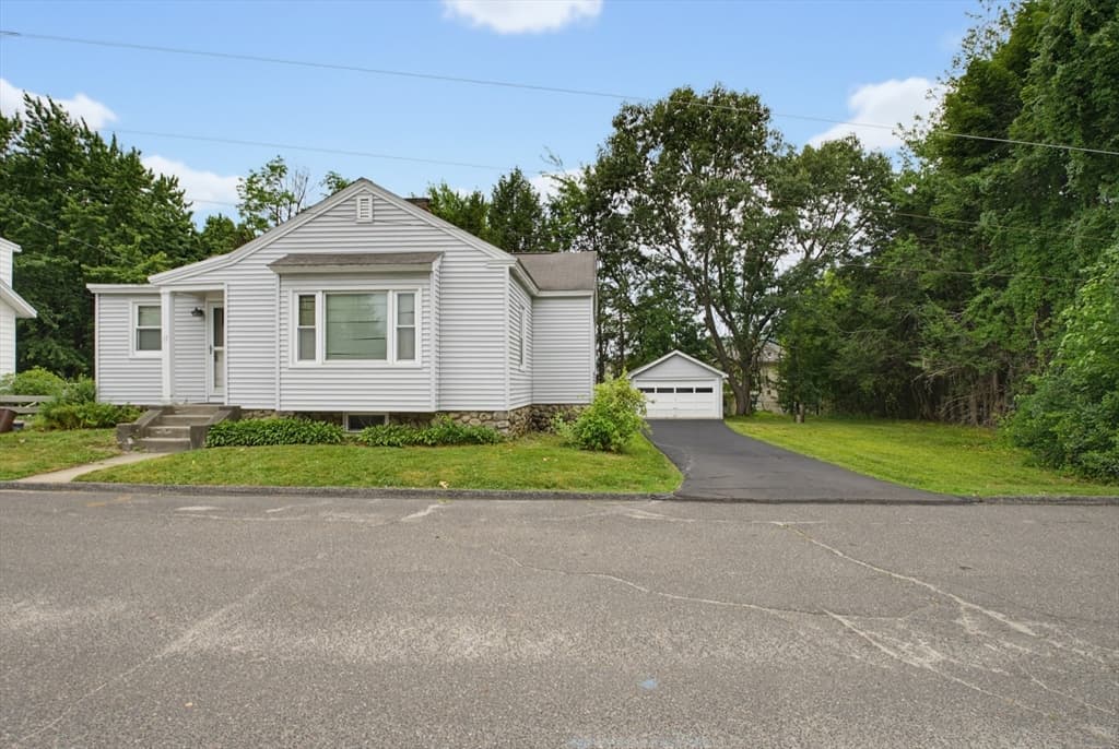 17 Reynolds St, Worcester MA 01606