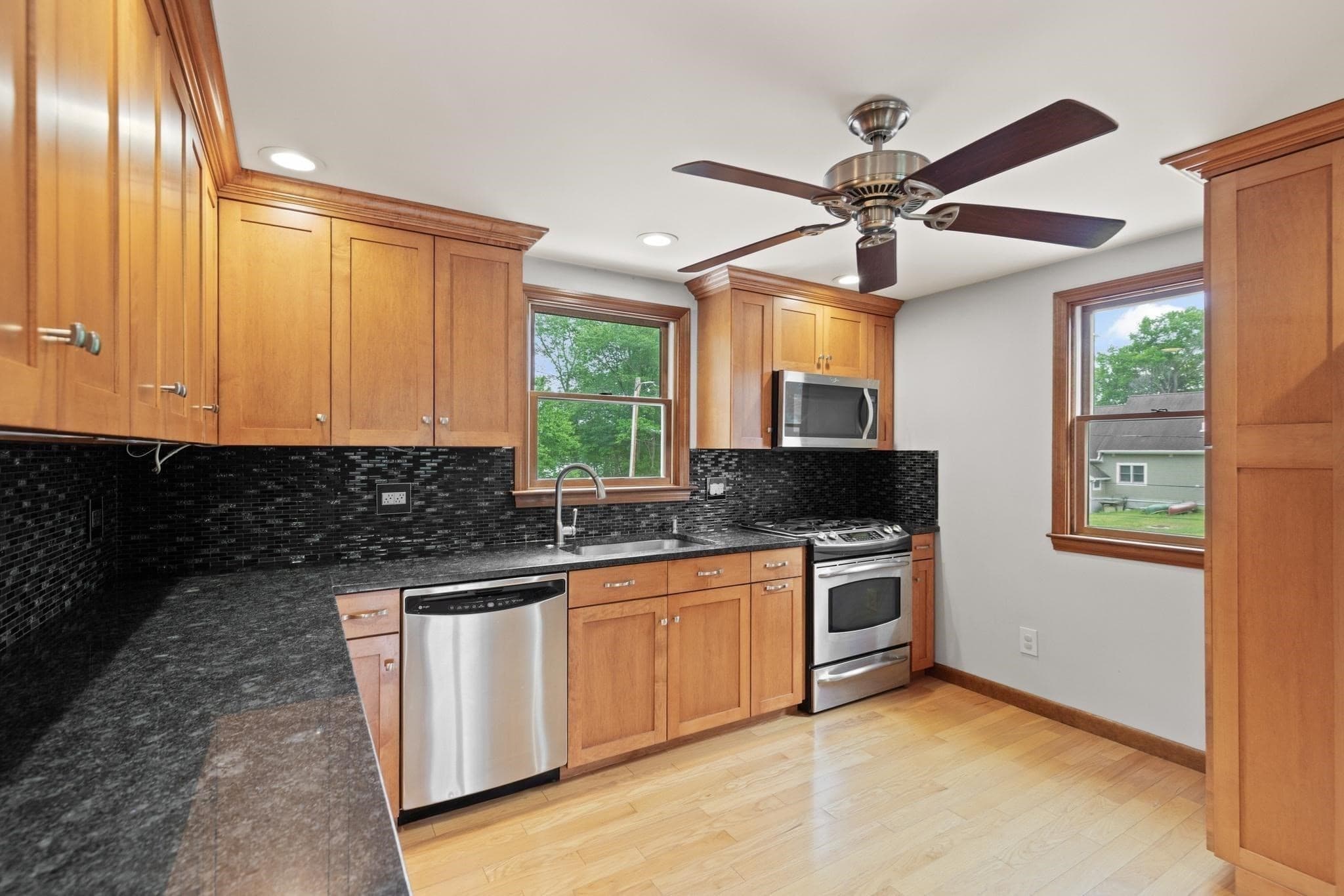 Single Family Residence at 175 Lake Shore Ave, Hamilton MA 01982, Hamilton, photo 6 of 41