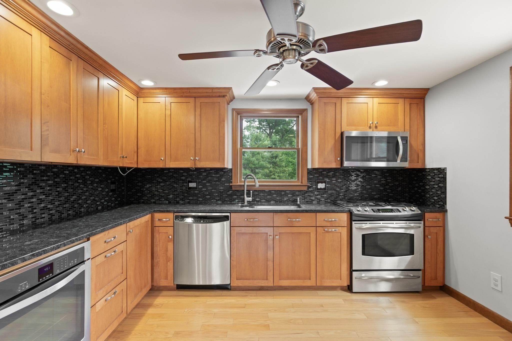 Single Family Residence at 175 Lake Shore Ave, Hamilton MA 01982, Hamilton, photo 7 of 41