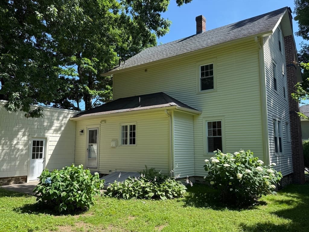 82 Hartwell St, Southbridge MA 01550 photo 3