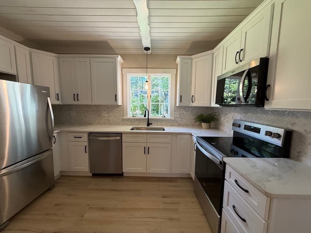 82 Hartwell St, Southbridge MA 01550 photo 4