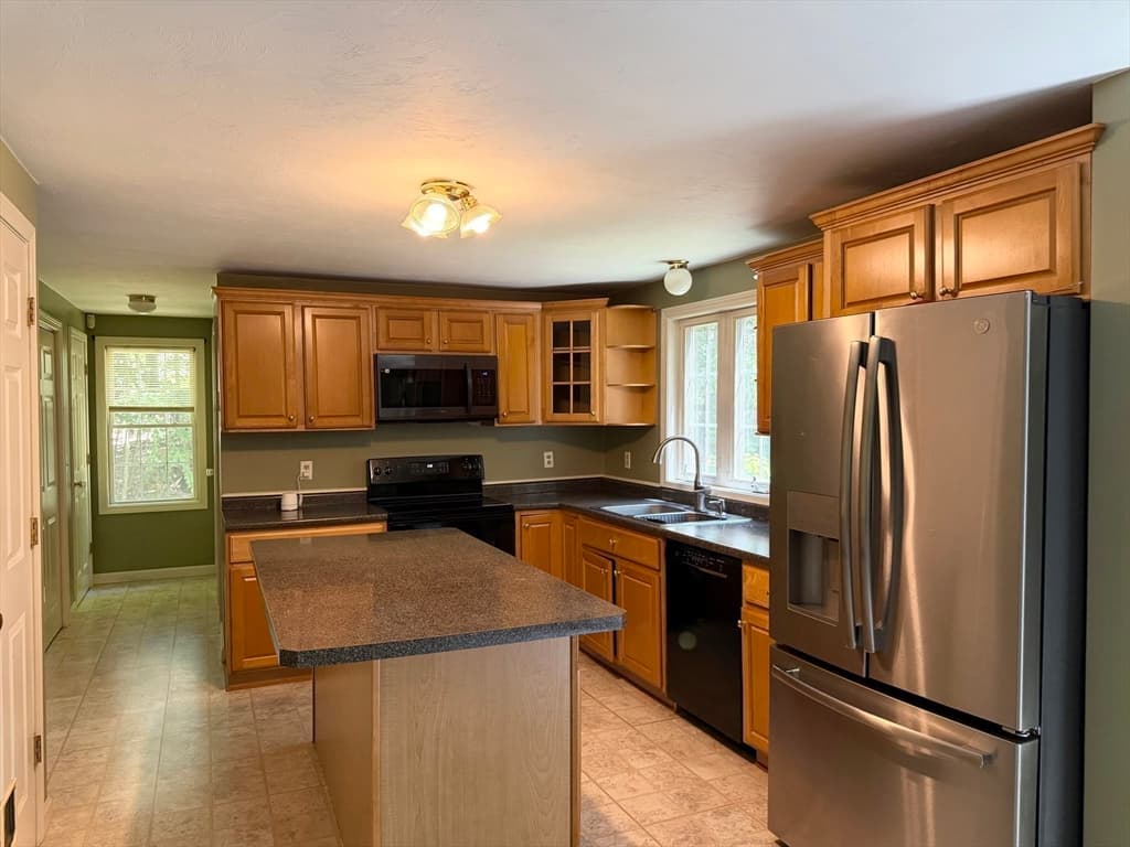 94 Whitins Rd, Sutton MA 01590 photo 2