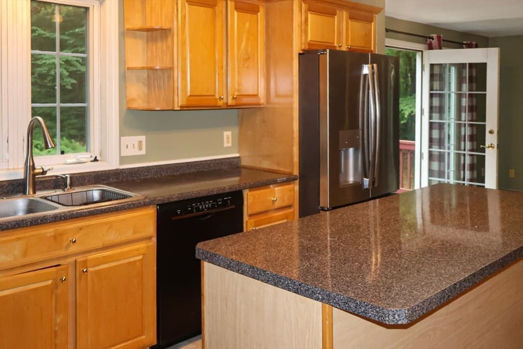 94 Whitins Rd, Sutton MA 01590 photo 3