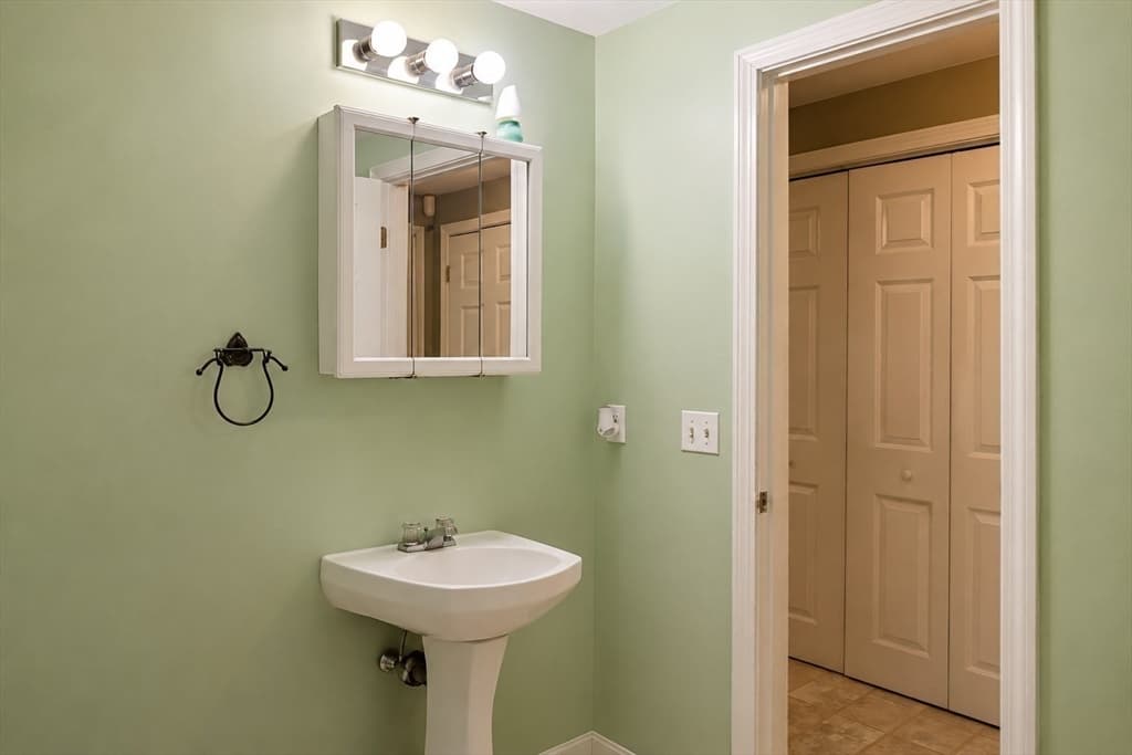 94 Whitins Rd, Sutton MA 01590 photo 14