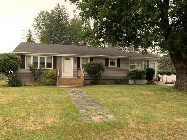 35 Airport Rd, Grafton MA 01536