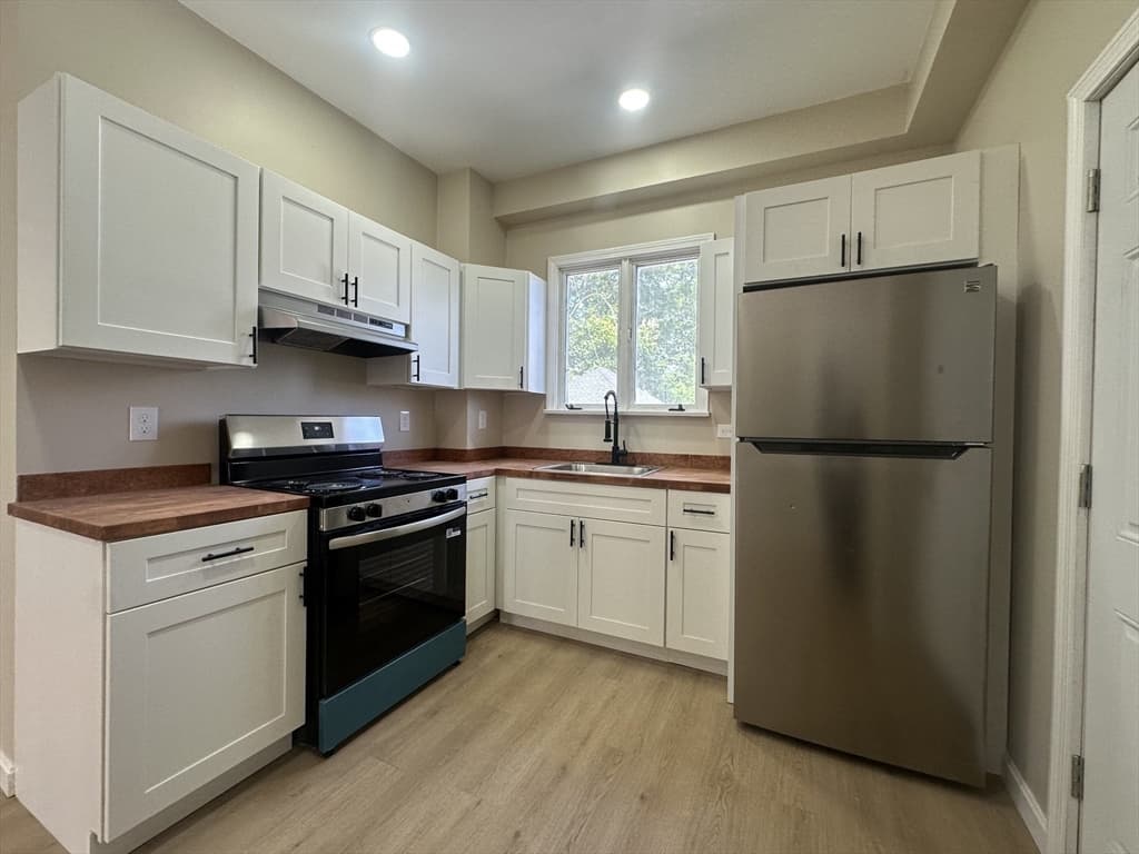 435 Stetson St, Fall River MA 02720 photo 8