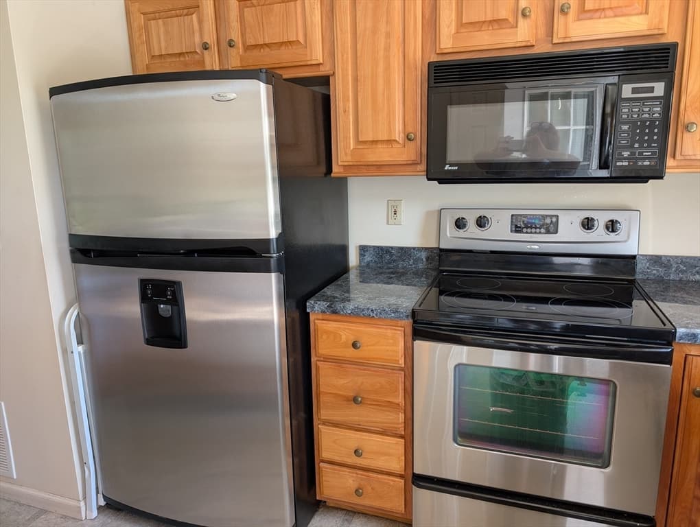 60 Waters Edge Dr # 60, Ludlow MA 01056