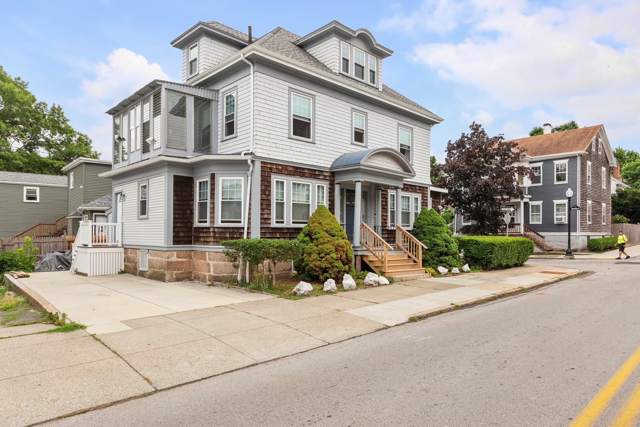 Single Family Residence at 596 County St, New Bedford MA 02740, photo 2 of 31