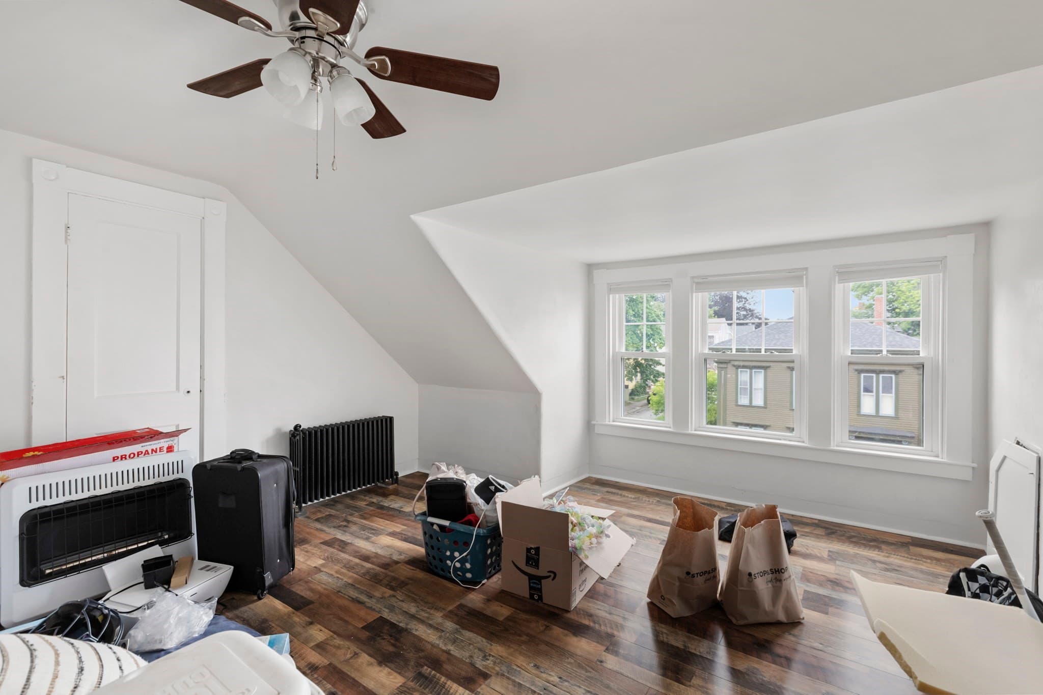 Single Family Residence at 596 County St, New Bedford MA 02740, photo 18 of 31